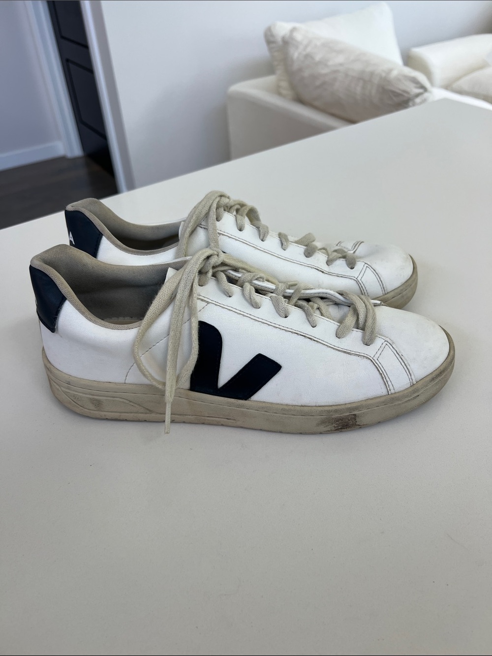 VEJA esplar white and navy blue  leather lace up sneakers men’s 11